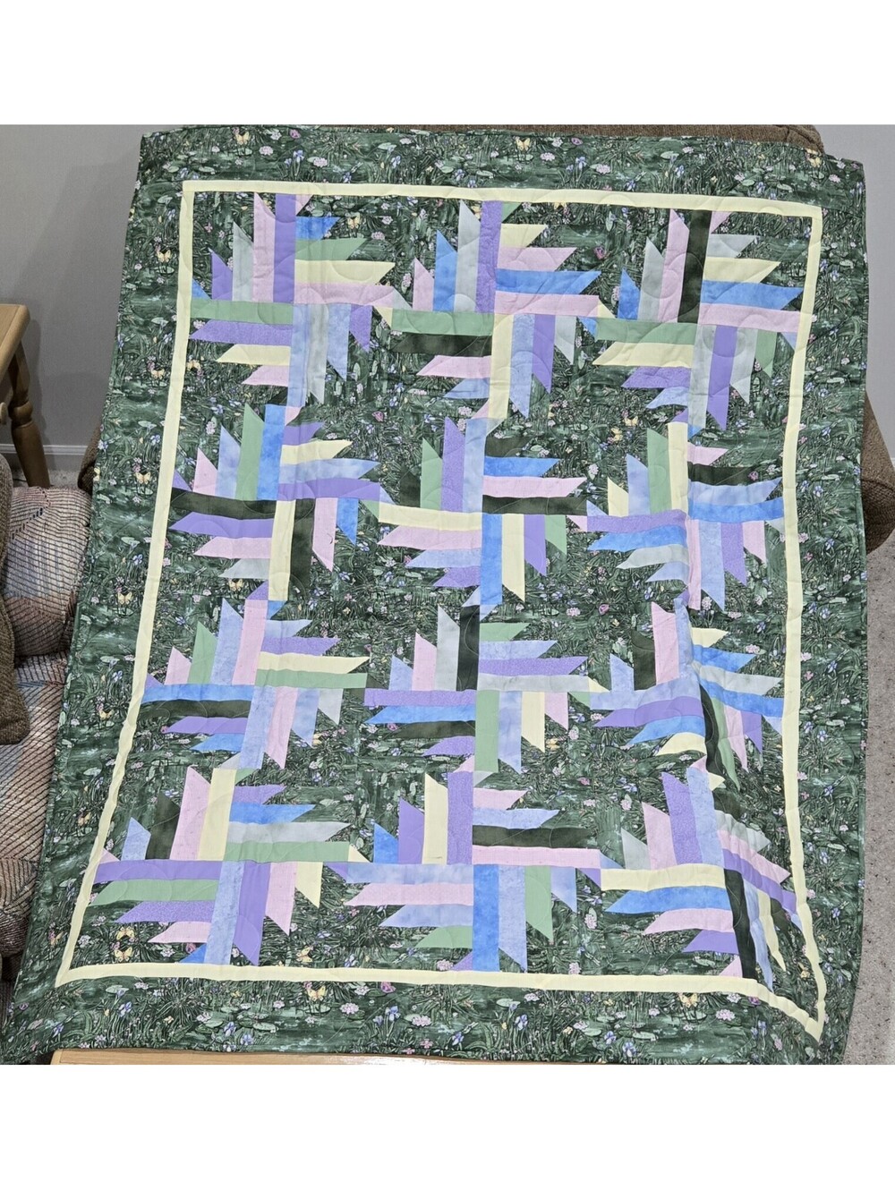 QUILT - HANDMADE - SAWBLADE PATTERN - GREEN/PASTEL WATER LILIES